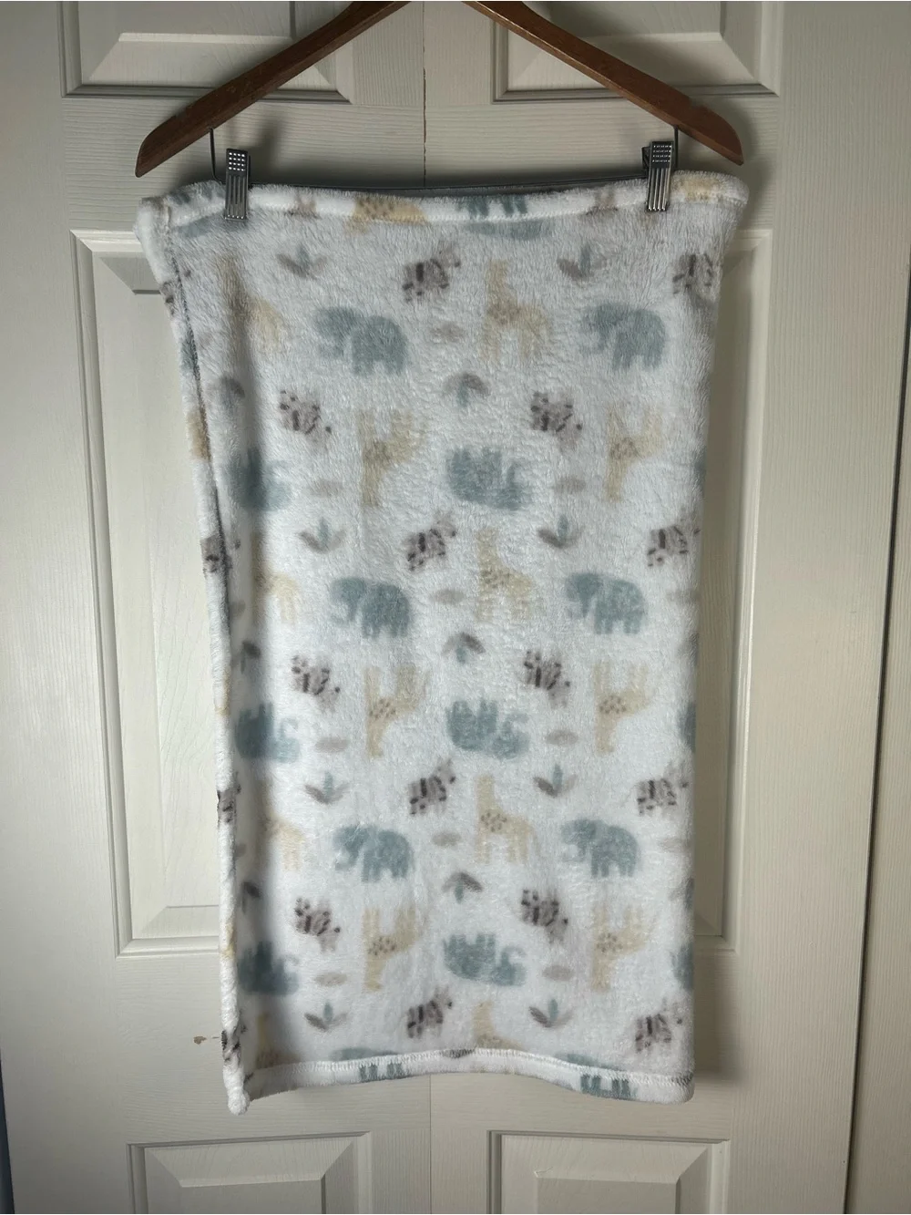 Dreamgro Safari Zoo Animals Baby Blanket Zebra Giraffe Elephant Leaves White